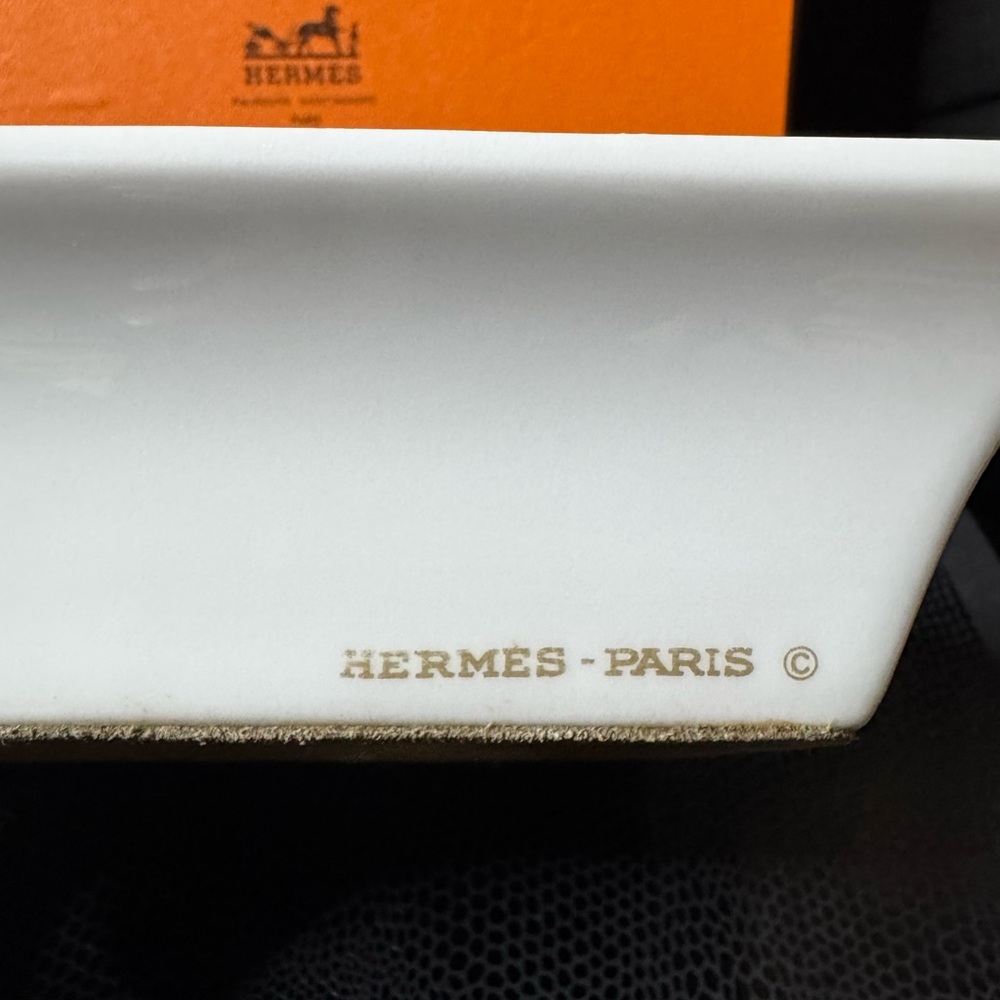 🔥VINTAGE🔥 Hermes White Ceramic Ashtray - Picture 5 of 7